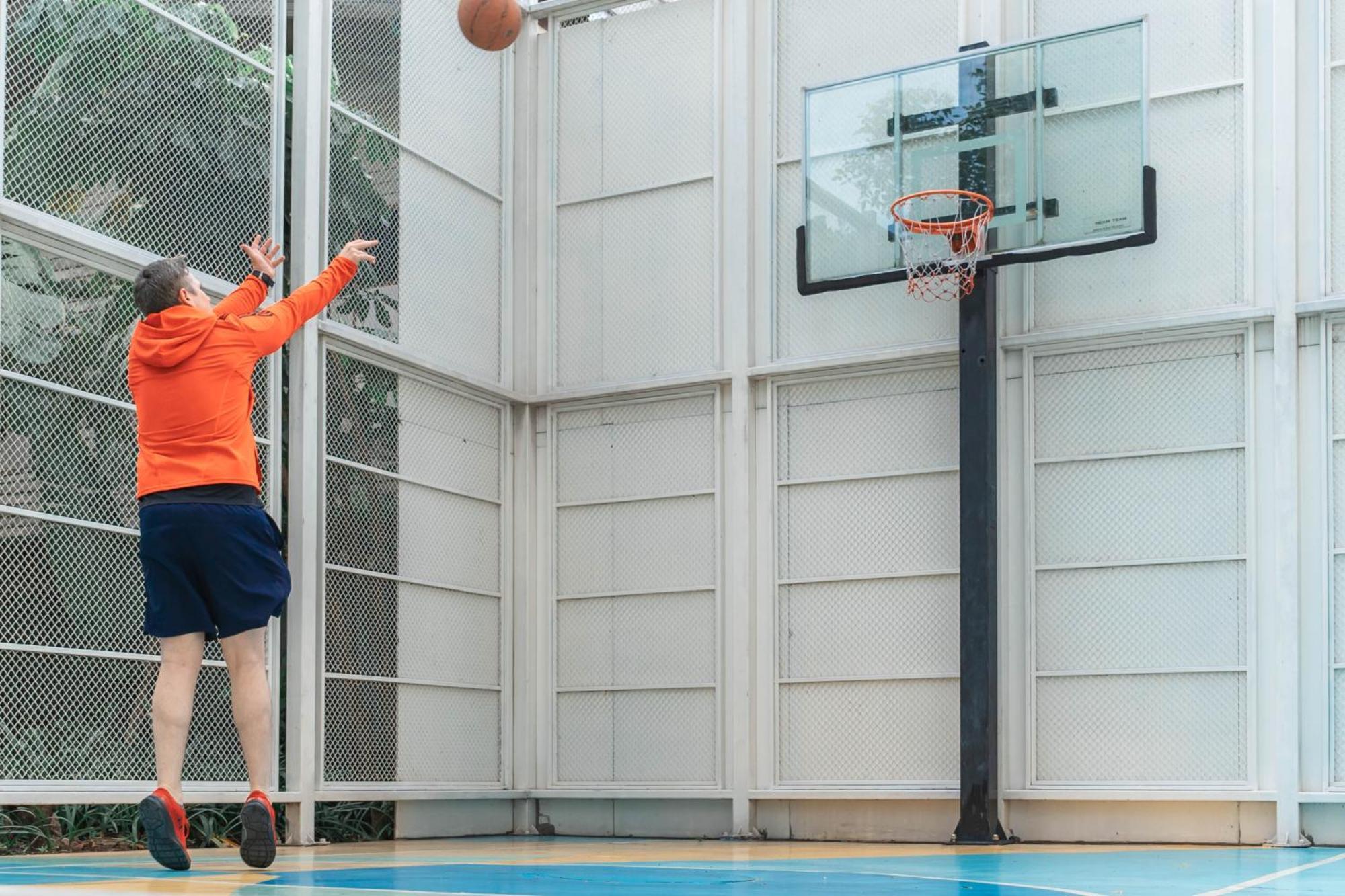 Jasmine 59 Hotel بانكوك المظهر الخارجي الصورة Basketball player shooting a layup