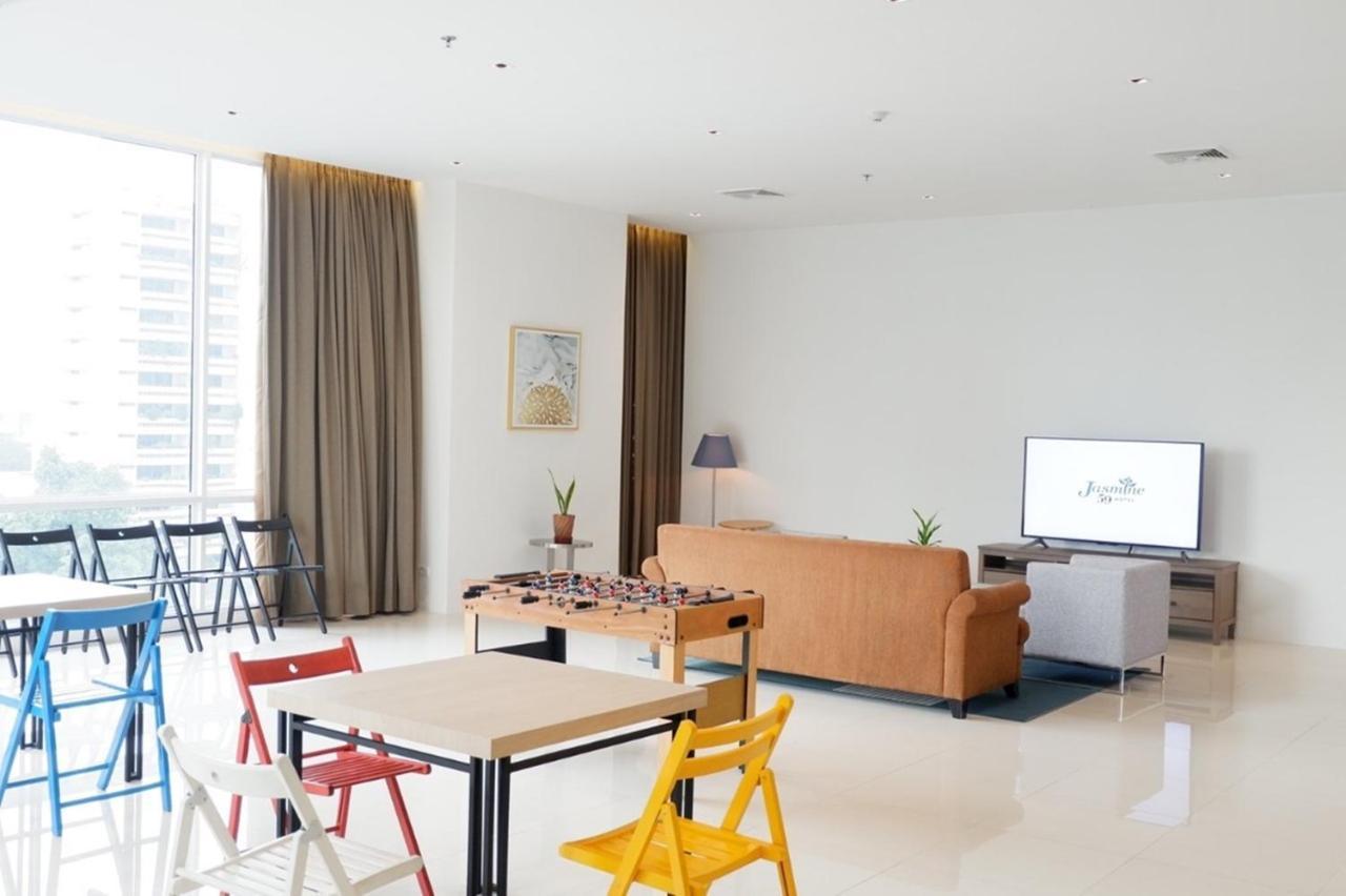 Jasmine 59 Hotel بانكوك المظهر الخارجي الصورة A living room in a serviced apartment in Kuala Lumpur, Malaysia